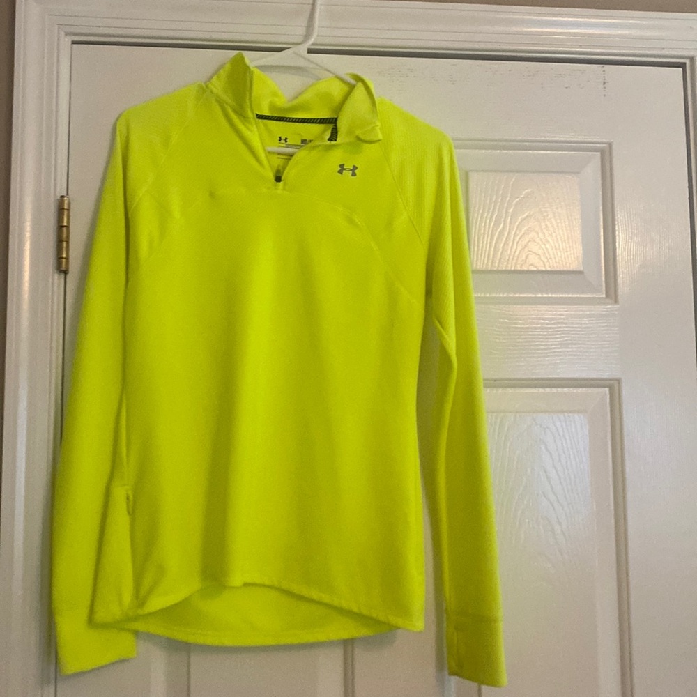 UA semi fitted all season. Perfect for running, only worn a handful of times.